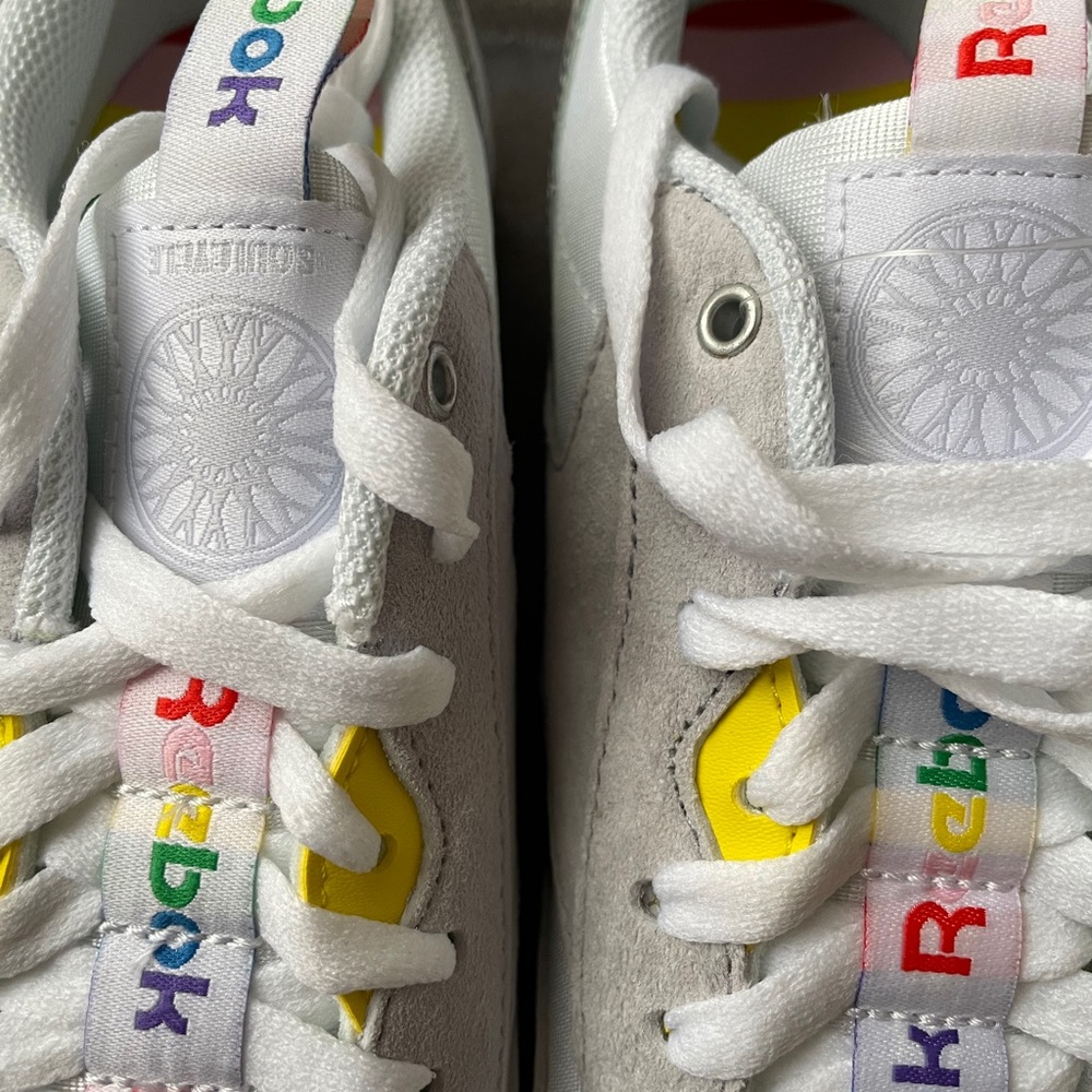 SoulCycle x Reebok Exclusive White/Grey Sneaker - Picture 7 of 13